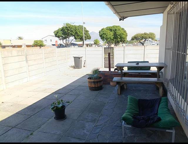 3 BEDROOM PROPERTY TO RENT IN TOWNSEND ESTATE